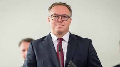 Ministerpräsident Voigt gibt ein Pressestatement im Thüringer Landtag. Nach dem Austritt aus der Partei wollen zehn bisherige BSW-Abgeordnete die Thüringer Landesregierung weiter mittragen. 