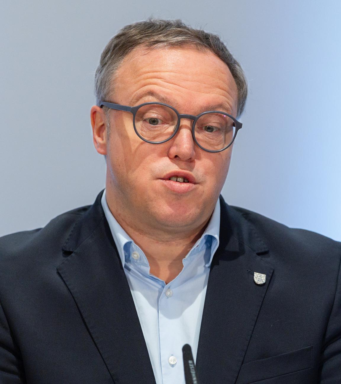 28.01.2026, Thüringen, Erfurt: Mario Voigt (CDU), Ministerpräsident von Thüringen, spricht in der Thüringer Staatskanzlei. 