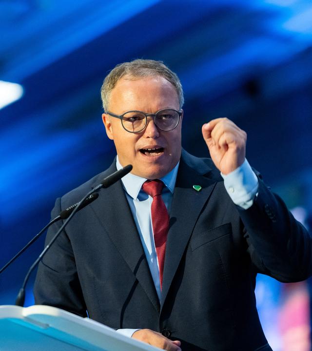 Mario Voigt (CDU), Ministerpräsident von Thüringen, hält eine Rede auf dem 41. Landesparteitag der CDU Thüringen in der Werner-Aßmann-Halle.