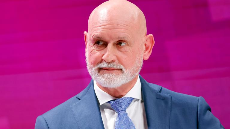 Der dbb-Bundesvorsitzende Volker Geyer haelt eine Rede auf der Jahrestagung 2026 des dbb beamtenbund und tarifunion in der Koelnmesse. 