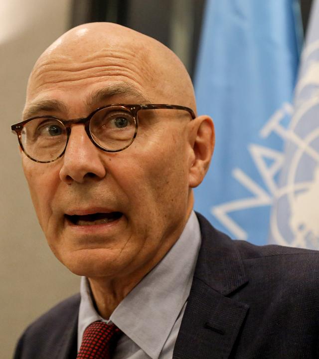 Volker Türk, Hoher Kommissar der Vereinten Nationen für Menschenrechte, spricht während einer Pressekonferenz. 