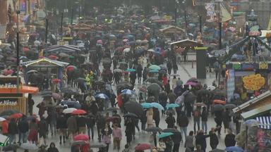 Volksfest im Regen