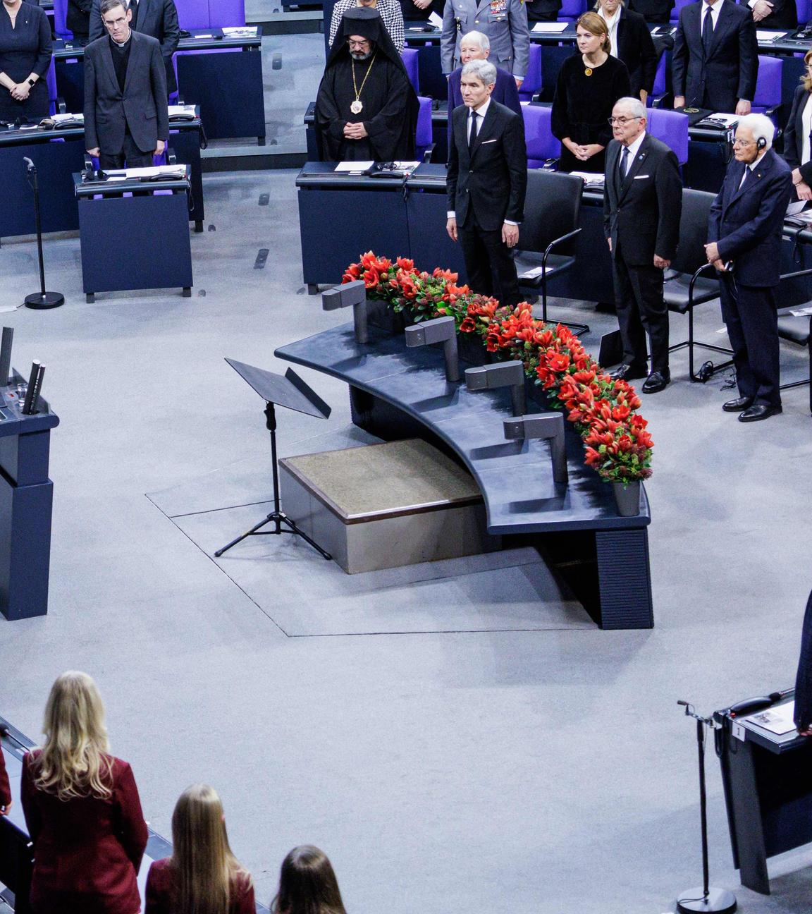 Berlin: Bundespräsident Frank-Walter Steinmeier, spricht im Deutschen Bundestag bei der Gedenkveranstaltung zum Volkstrauertag.