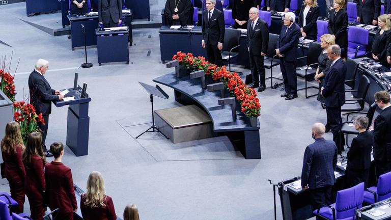 Berlin: Bundespräsident Frank-Walter Steinmeier, spricht im Deutschen Bundestag bei der Gedenkveranstaltung zum Volkstrauertag.