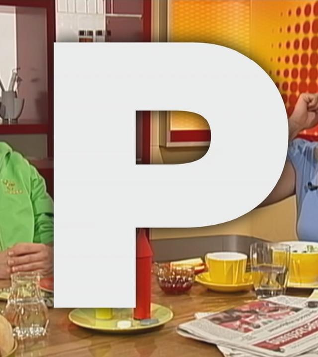 Der Buchstabe "P" ganz groß im Bild, im Hintergrund Nadine Krüger im Studio am Frühstückstisch.