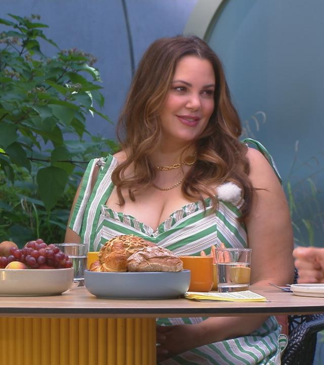 Amira Aly und Paula Lambert am Tisch von "Volle Kanne"