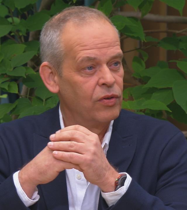 Johannes Hano am "Volle Kanne"-Frühstückstisch