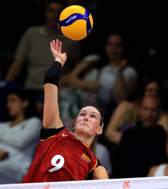 Lina Alsmeier am Netz.