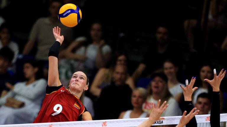 Lina Alsmeier am Netz.