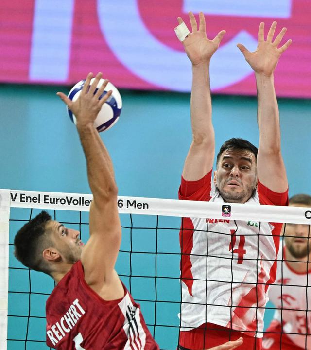 Deutschlands Moritz Reichert beim Viertelfinale der Volleyball-EM 2026 gegen Polen in Sofia.