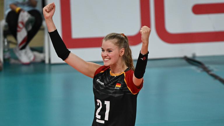 Volleyball: Camilla Weitzel.