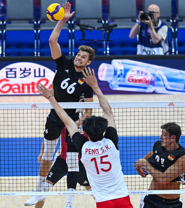 Deutschlands Volleyballer besiegen China in der Nations League mit 3:1 am 28.06.2026 in Gliwice.