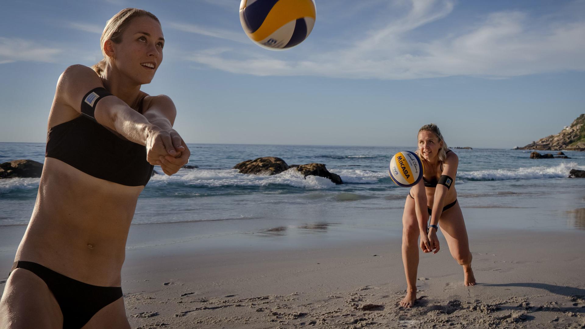 Volleyball - Laura und Louisa
