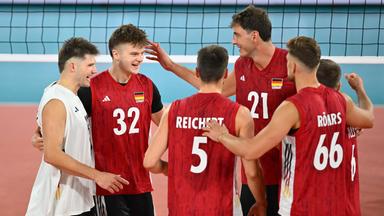 Das DVV-Team jubelt nach dem Sieg gegen die Türkei.