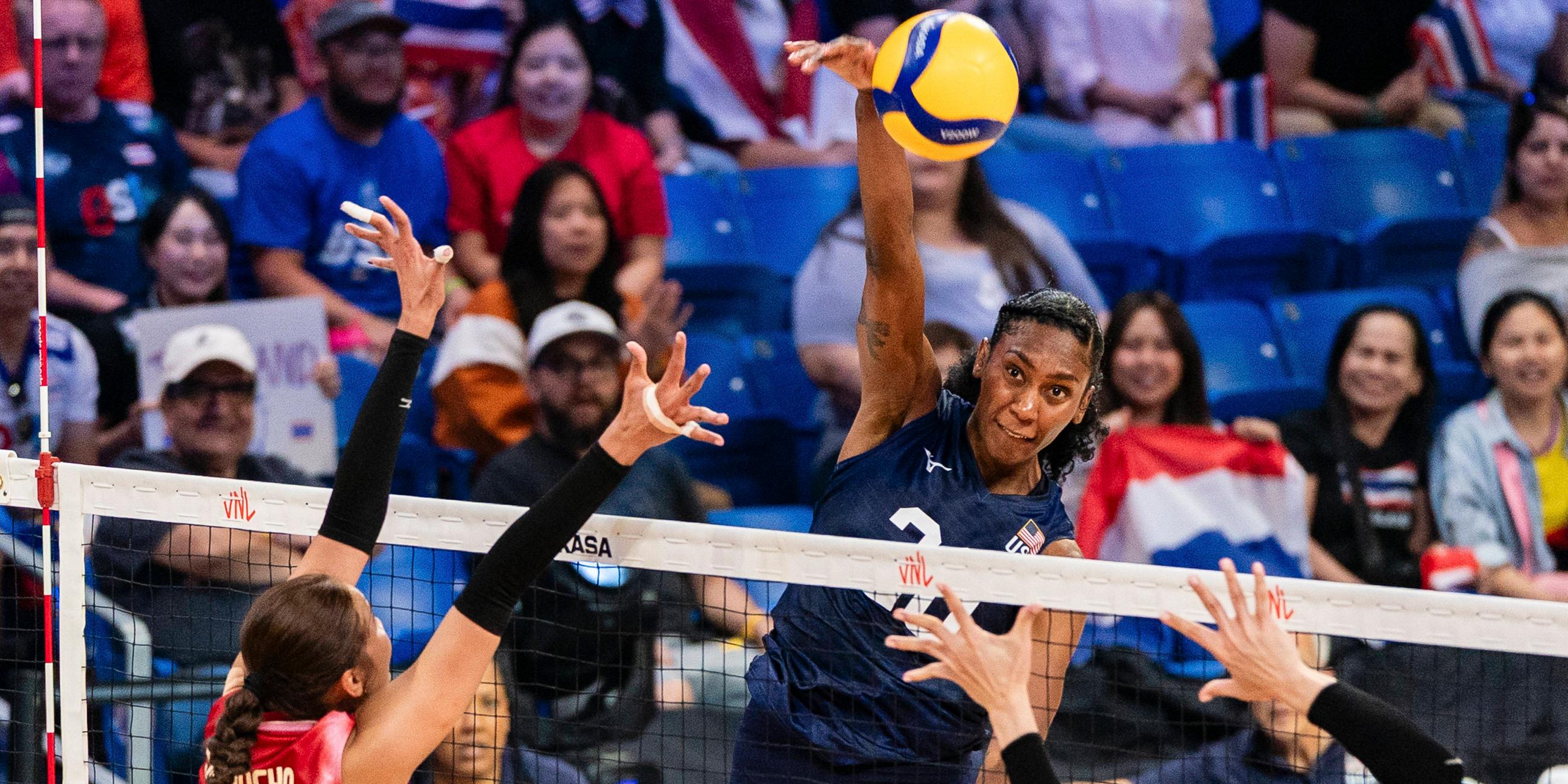 Volleyball, Nations League, USA - Thailand: Danielle Cuttino (USA) schmettert den Ball