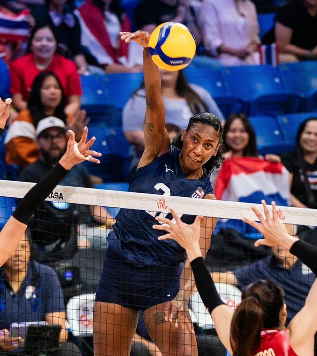 Volleyball, Nations League, USA - Thailand: Danielle Cuttino (USA) schmettert den Ball