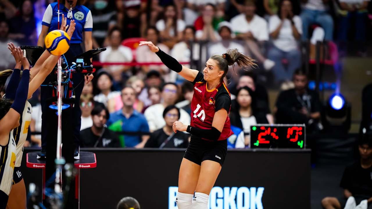 Lena Stigrot in Aktion beim Viertelfinale der Volleyball WM.