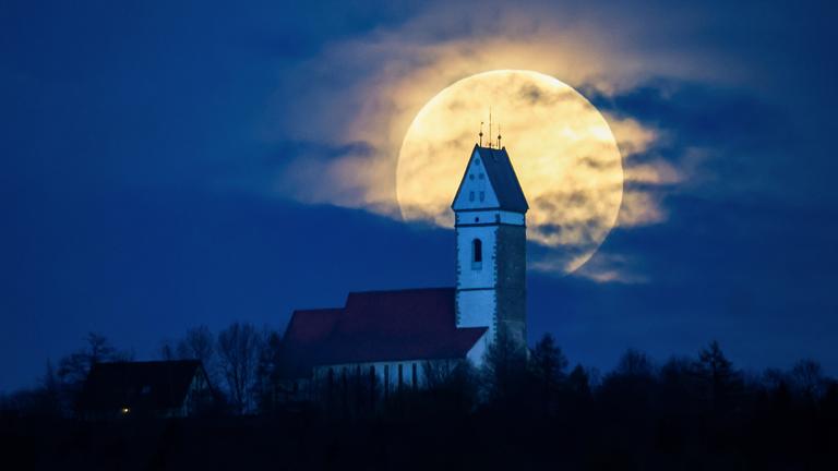 Vollmond in Unlingen (Deutschland), aufgenommen am 12.04.2025