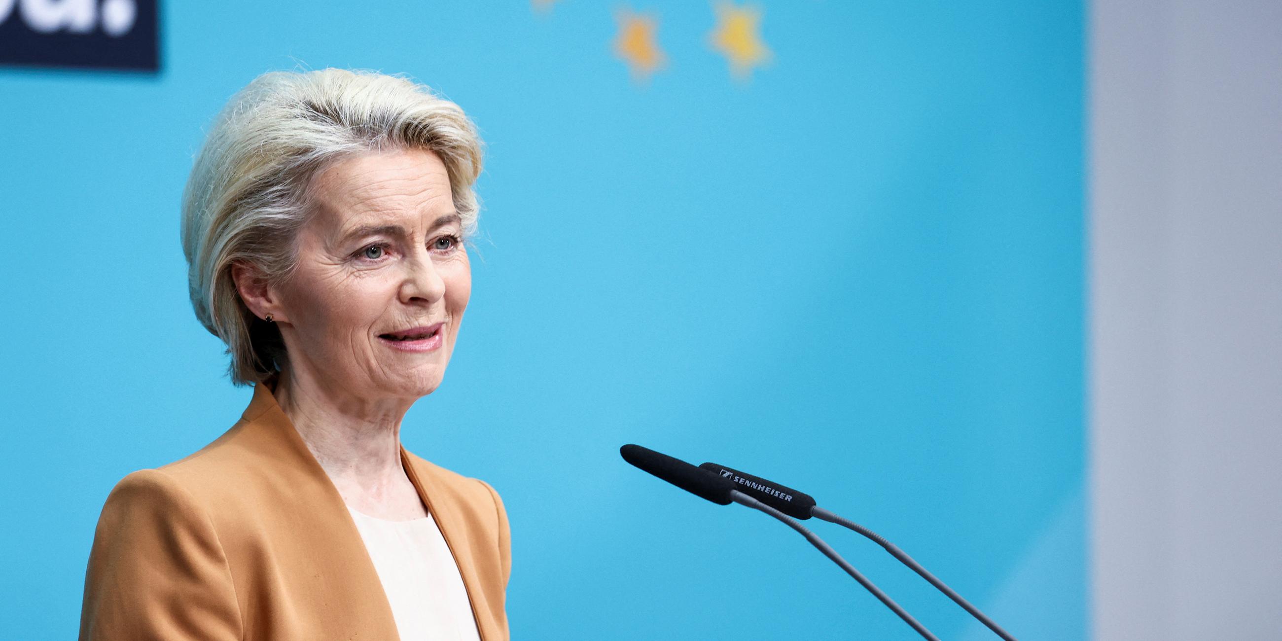 EU-Kommissionspräsidentin Ursula von der Leyen spricht während einer Pressekonferenz am Tag der CDU-Führungskonferenz in Berlin