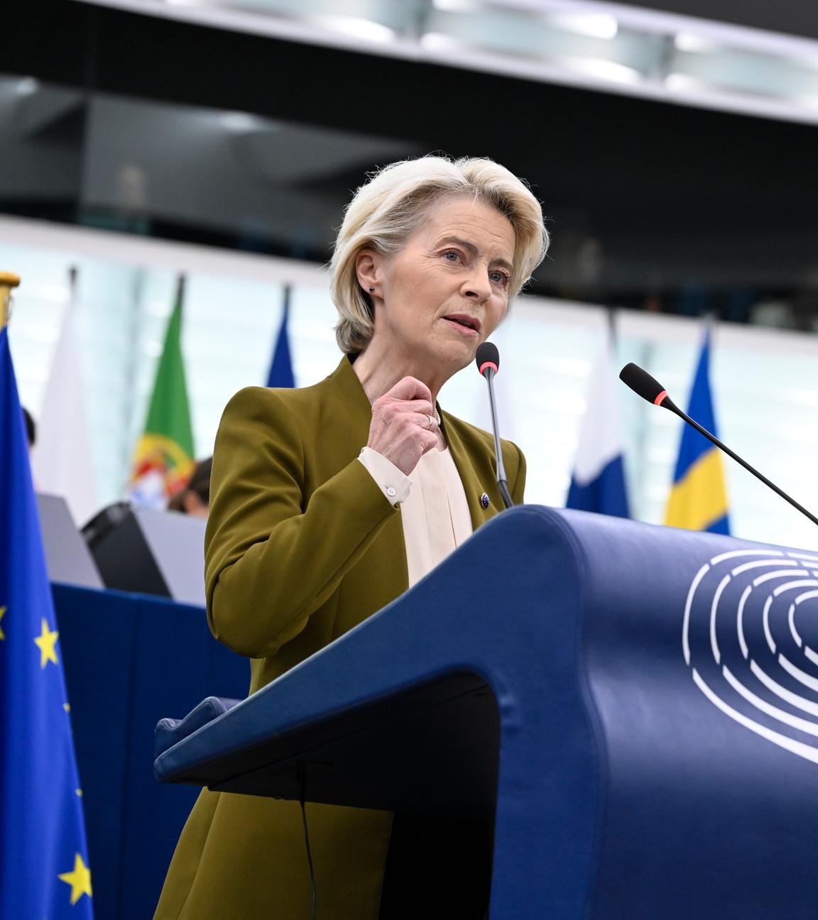 Die Präsidentin der Europäischen Kommission, Ursula von der Leyen, gestikuliert während ihrer Rede zur Lage der Union im Europäischen Parlament in Straßburg.