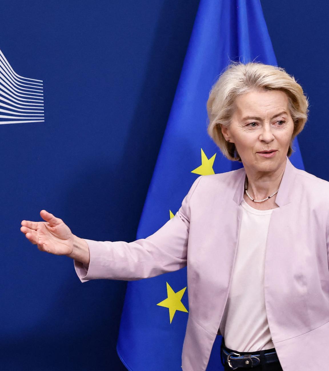 EU-Kommissionspräsidentin Ursula von der Leyen (l.) und der ukrainische Präsident Wolodymyr Selenskyj bei einer gemeinsamen Pressekonferenz in Brüssel am 17. August 2025.