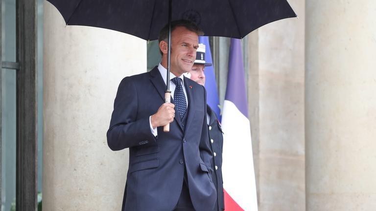 Emmanuel Macron empfängt Libanons Premier Nawaf Salam in Paris