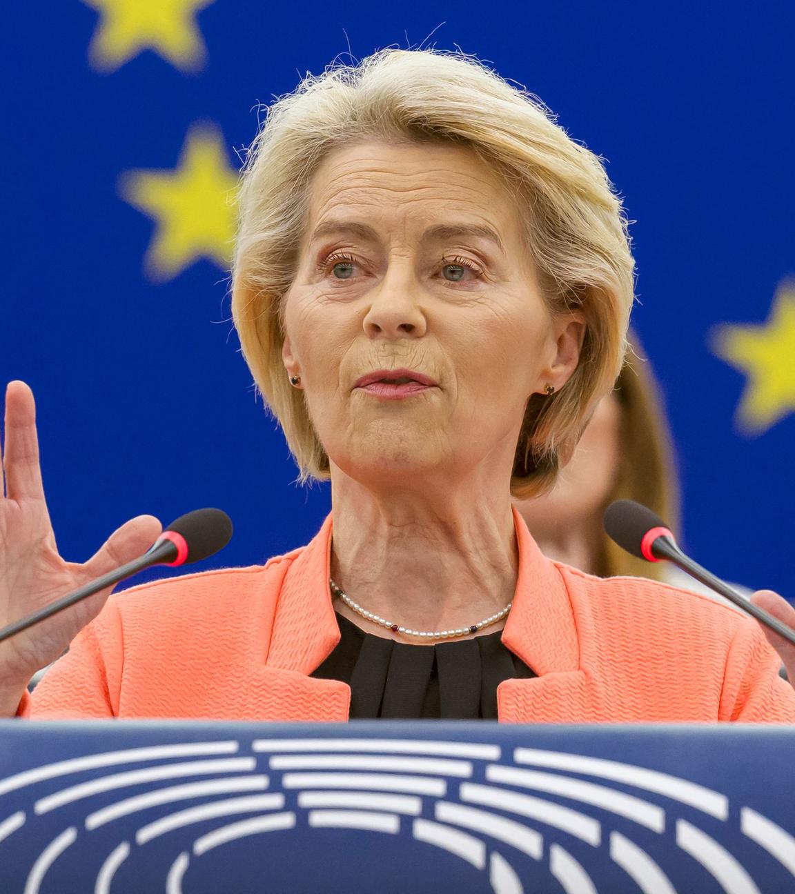 Ursula von der Leyen spricht vor dem EU-Parlament.