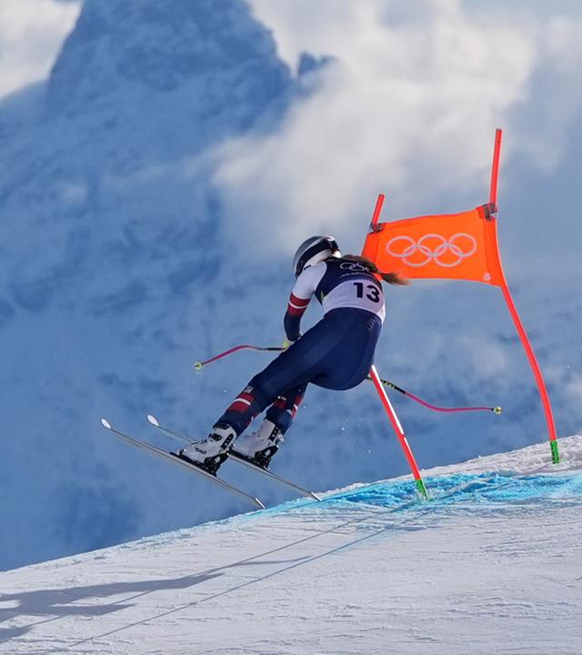 Lindsey Vonn bleibt an einem Tor hängen