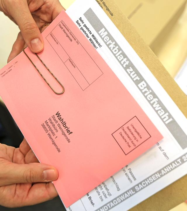 Vorbereitung für Briefwahl in Sachsen-Anhalt