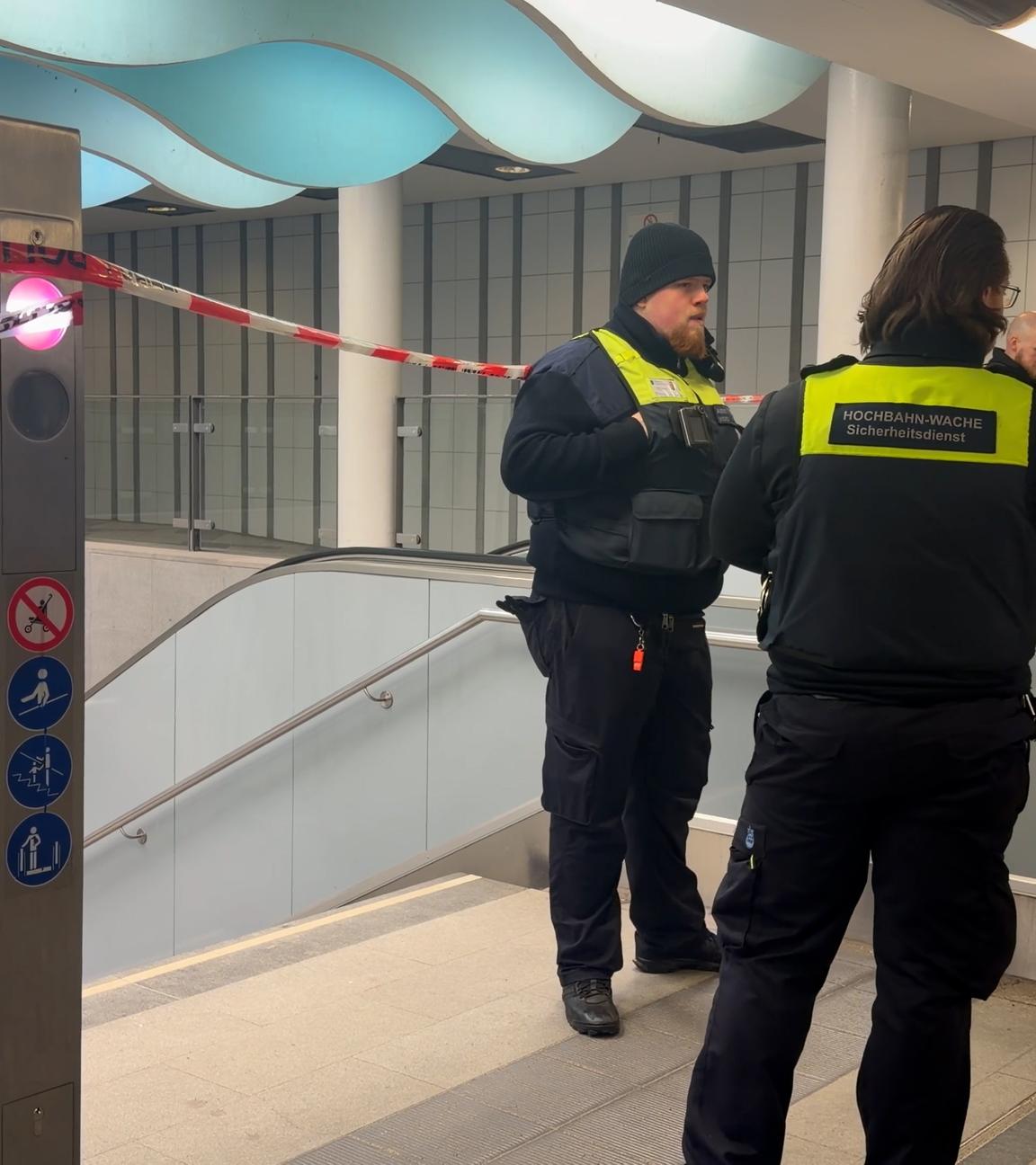 U-Bahn überrollt zwei Menschen in Hamburg