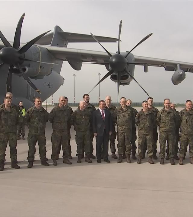 Vorkommando mit Verteidigungsminister Pistorius vor Abflug nach Litauen.