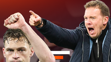 Julian Nagelsmann und Joshua Kimmich gestikulieren.