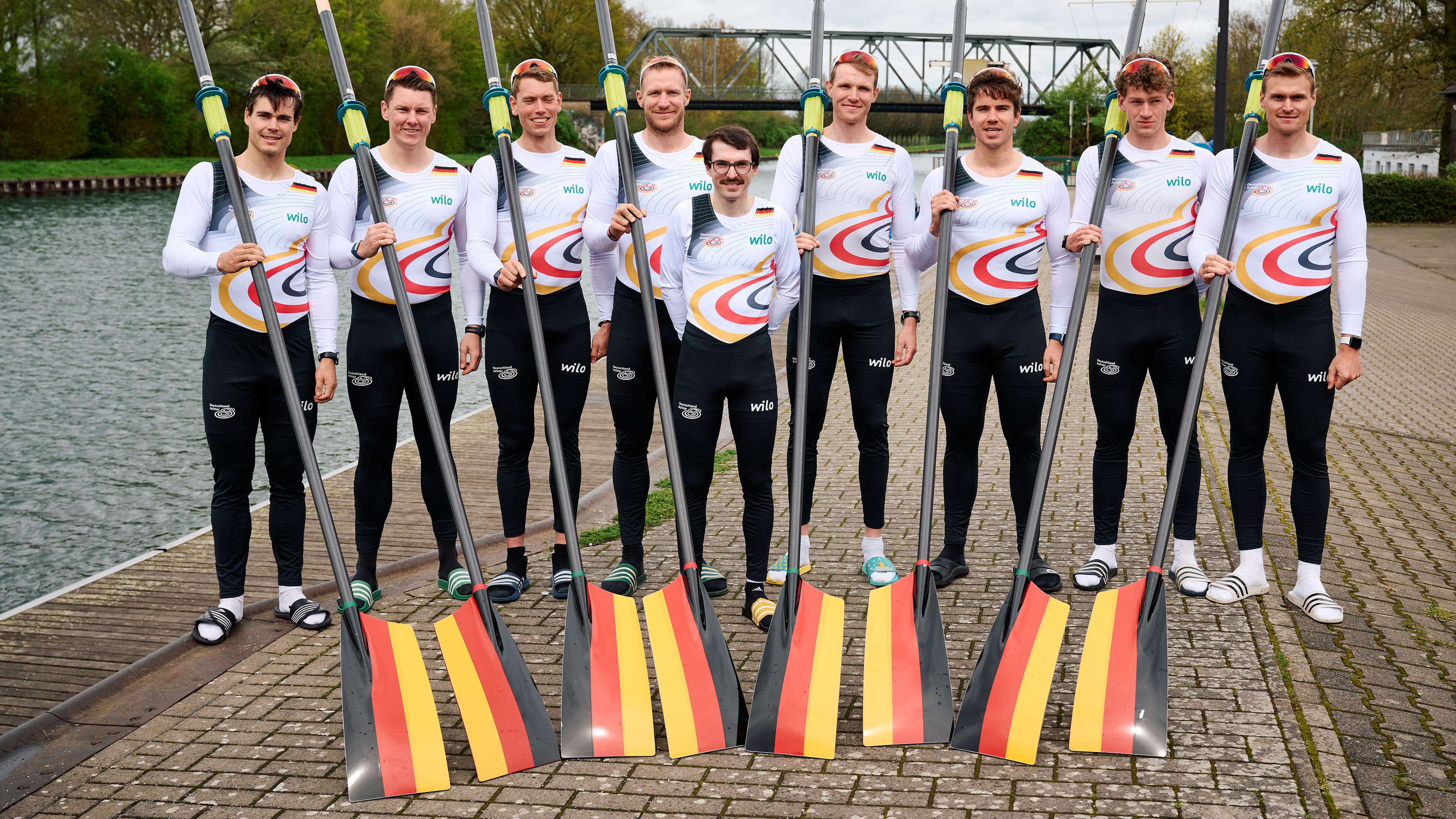Das Team des Deutschland-Achters mit Hannes Ocik, Ersatzmann Mark Heinrichs, Torben Johannesen, Max John, Steuermann Jonas Wiesen, Mattes Schönherr, Olaf Roggensack, Laurits Follert und Benedict Eggeling.