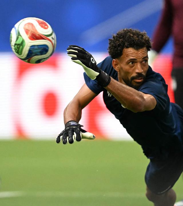 Kap Verdes Vozinha ist bei dieser WM nicht der einzige Torwart, der mit Vierzig noch Top-Leistungen zeigt..