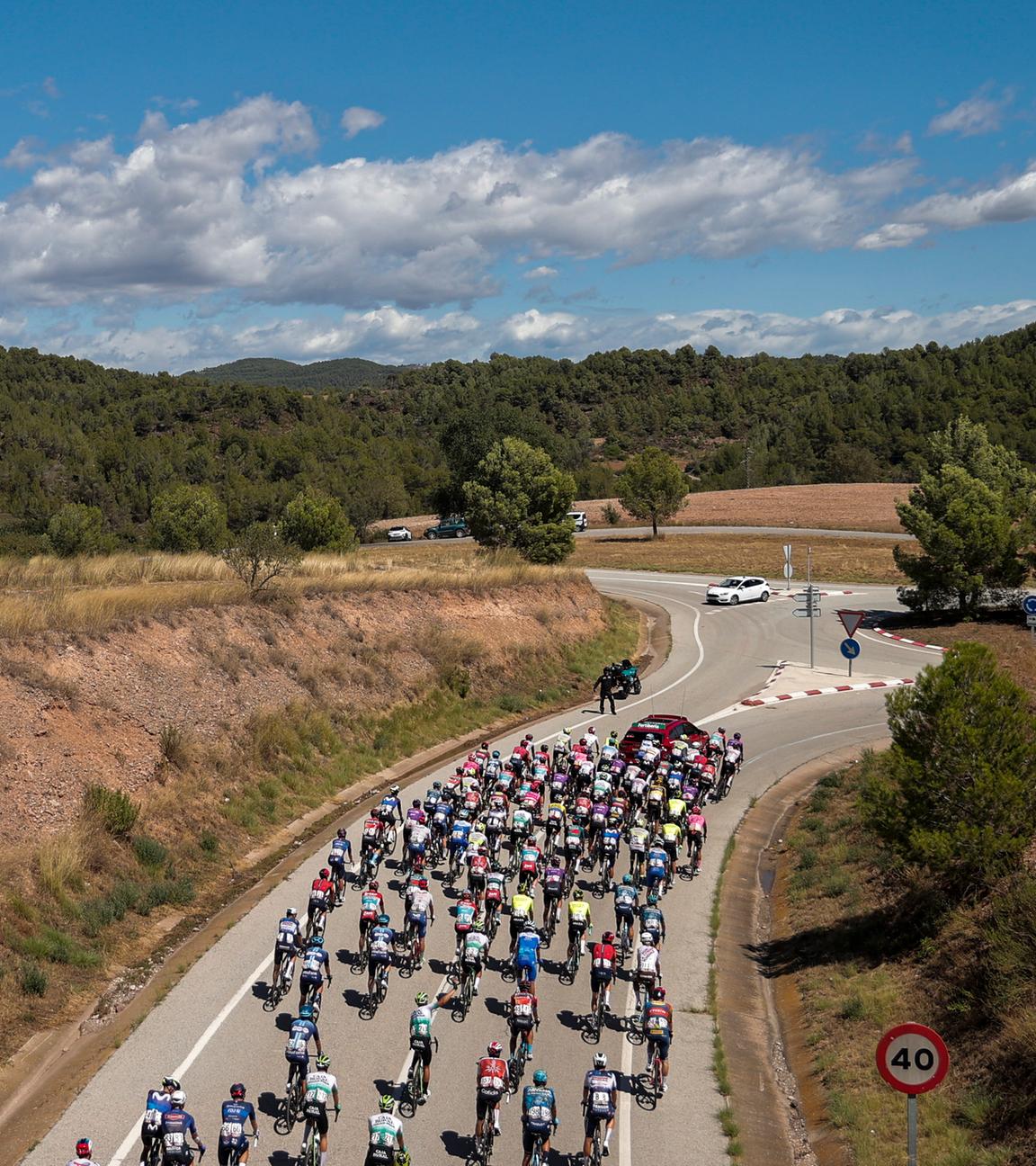 Das Fahrerfeld von hinten auf der 3. Etappe der Vuelta 2023