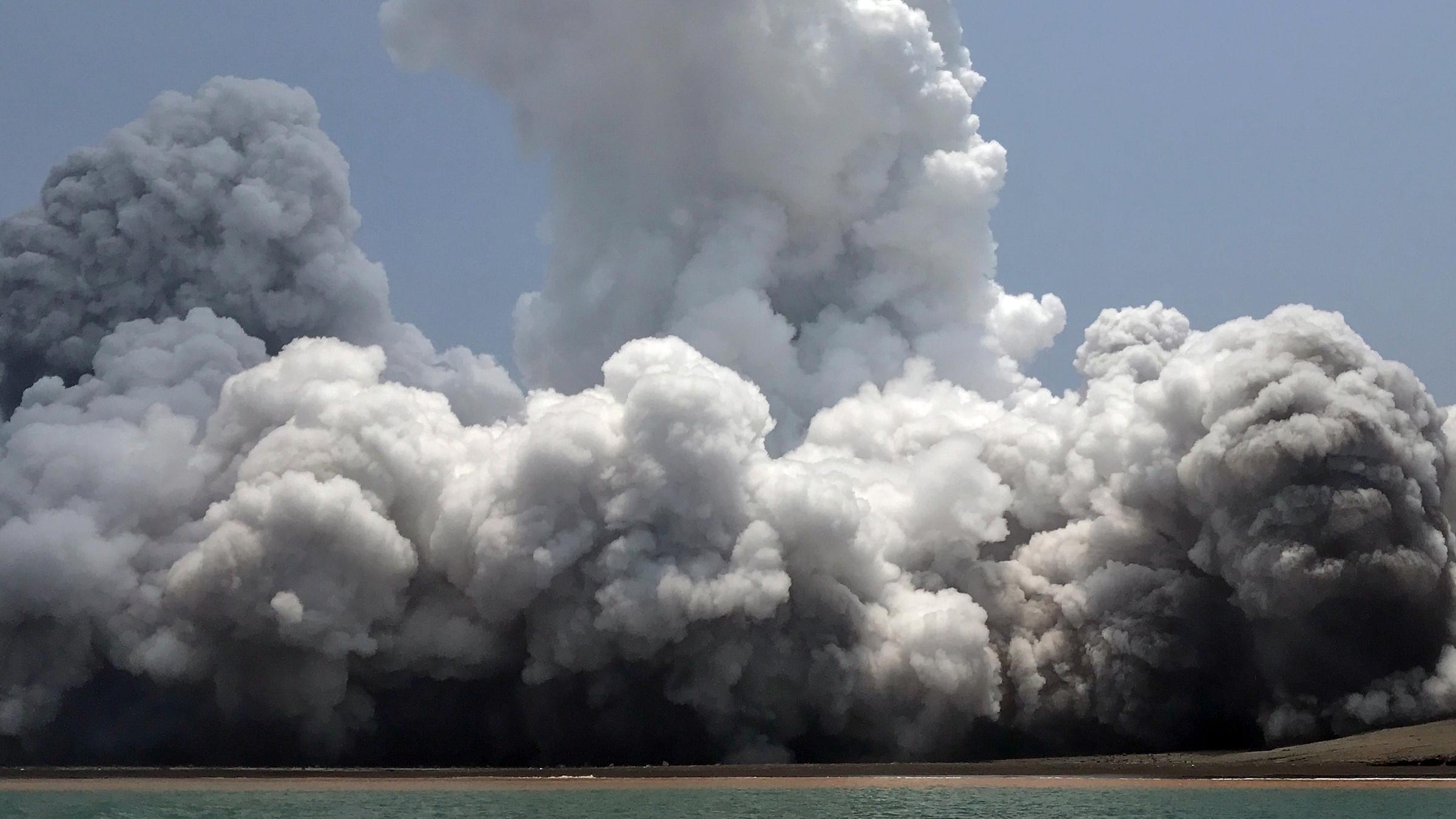 Ausbruch des Vulkans Krakatau am 16.10.2019 in Indonesien