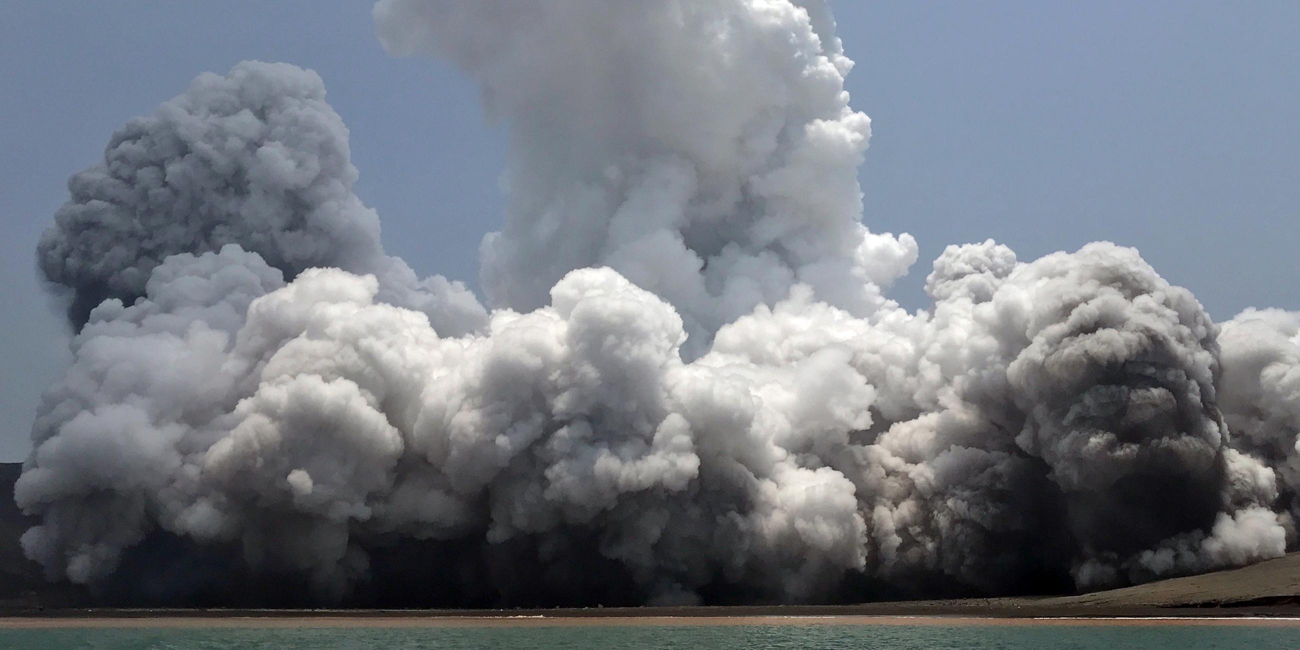 Ausbruch des Vulkans Krakatau am 16.10.2019 in Indonesien