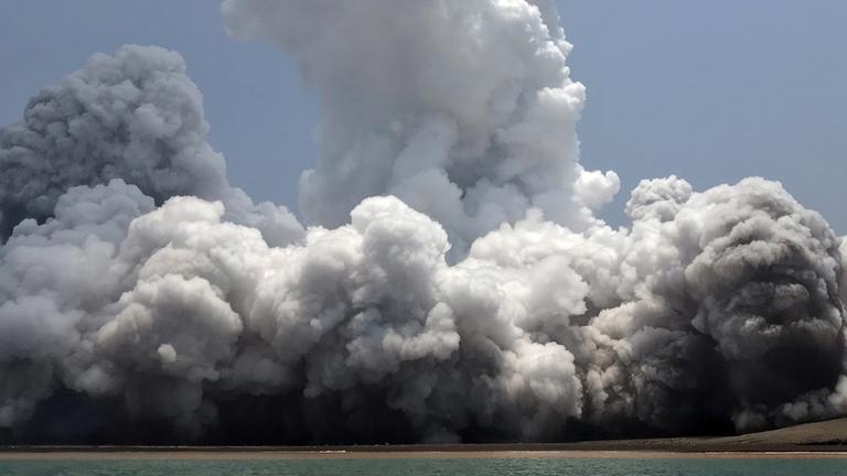 Ausbruch des Vulkans Krakatau am 16.10.2019 in Indonesien
