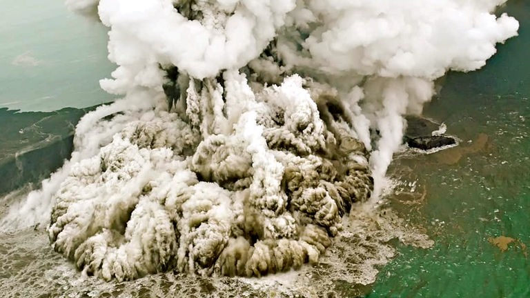 Archiv: Ausbruch des Vulkans Krakatau am 23.12.2018 in Indonesien