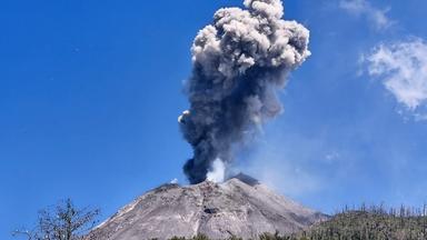 Vulkan in Indonesien spuckt zehn Kilometer hohe Aschesäule