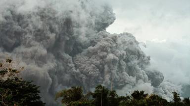 Vulkan Mayon auf den Philippinen ausgebrochen