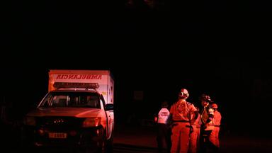 Vulkan in Guatemala ausgebrochen, Rettungskräft im Einsatz