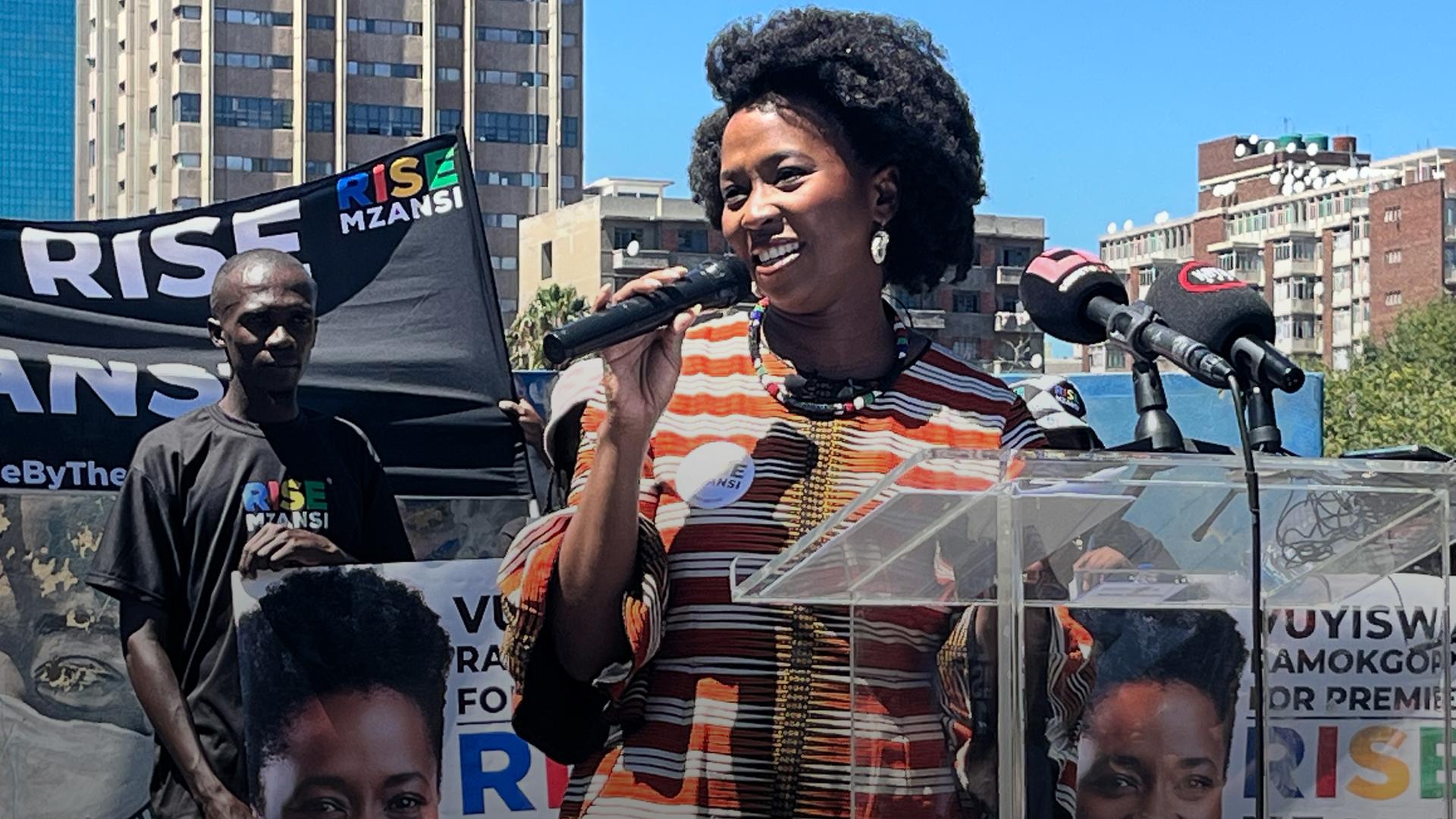 Rise Mzansis Spitzenkandidatin Vuyiswa Ramokgopa im Joubert Park in Johannesburg.