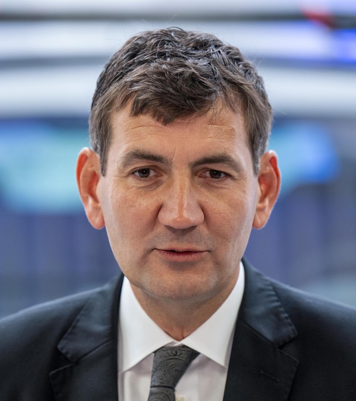 30.08.2023, Sachsen, Zwickau: Gunnar Kilian, Mitglied des Vorstands der Volkswagen AG, spricht im Volkswagen-Bildungsinstitut in Zwickau.