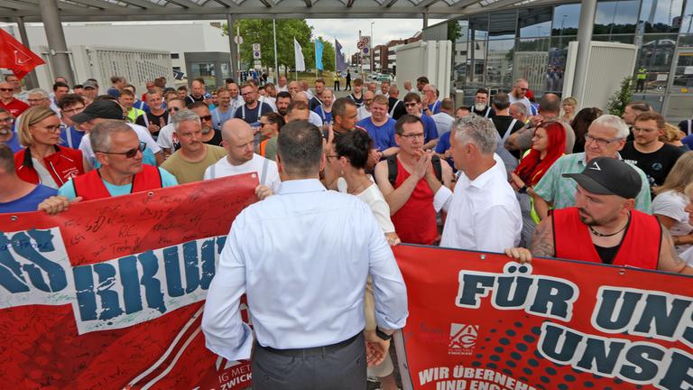 Sachsen Wirtschaftsminister Dirk Panter besucht das VW-Werk in Zwickau.