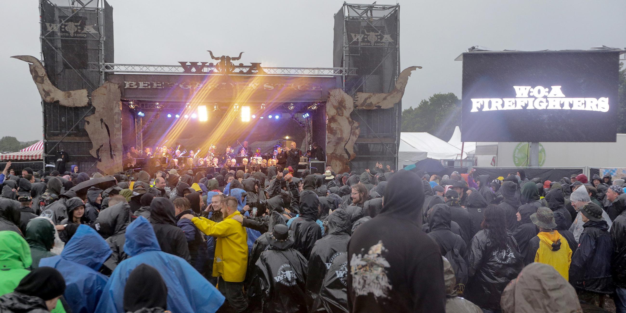 Feuerwehrmusikkorps Wacken auf der Bühne