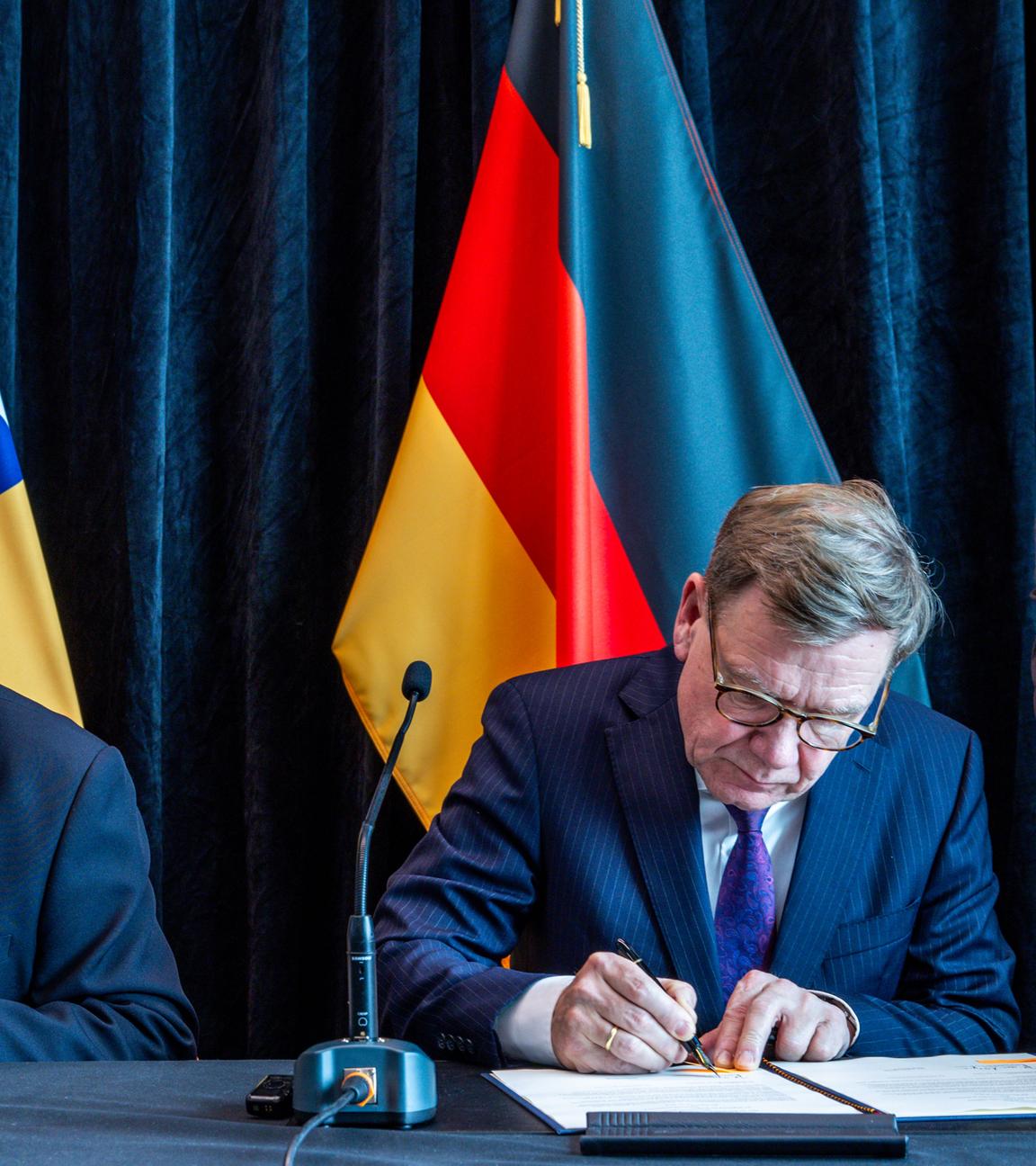 Johann Wadephul mit Dalton Tagelagi, dem Premierminister von Niue