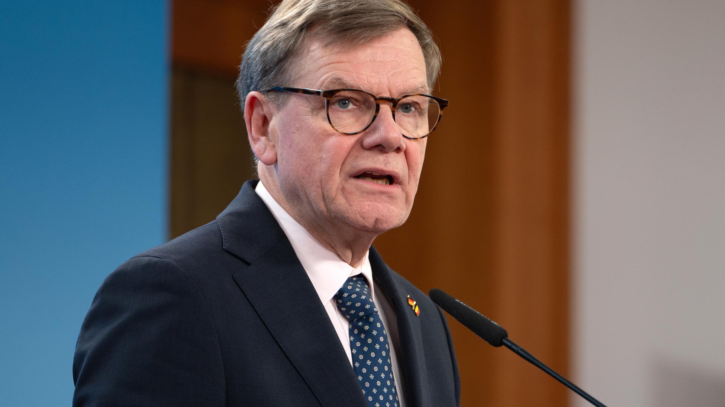 Außenminister Johann Wadephul (CDU) spricht auf einer Pressekonferenz.