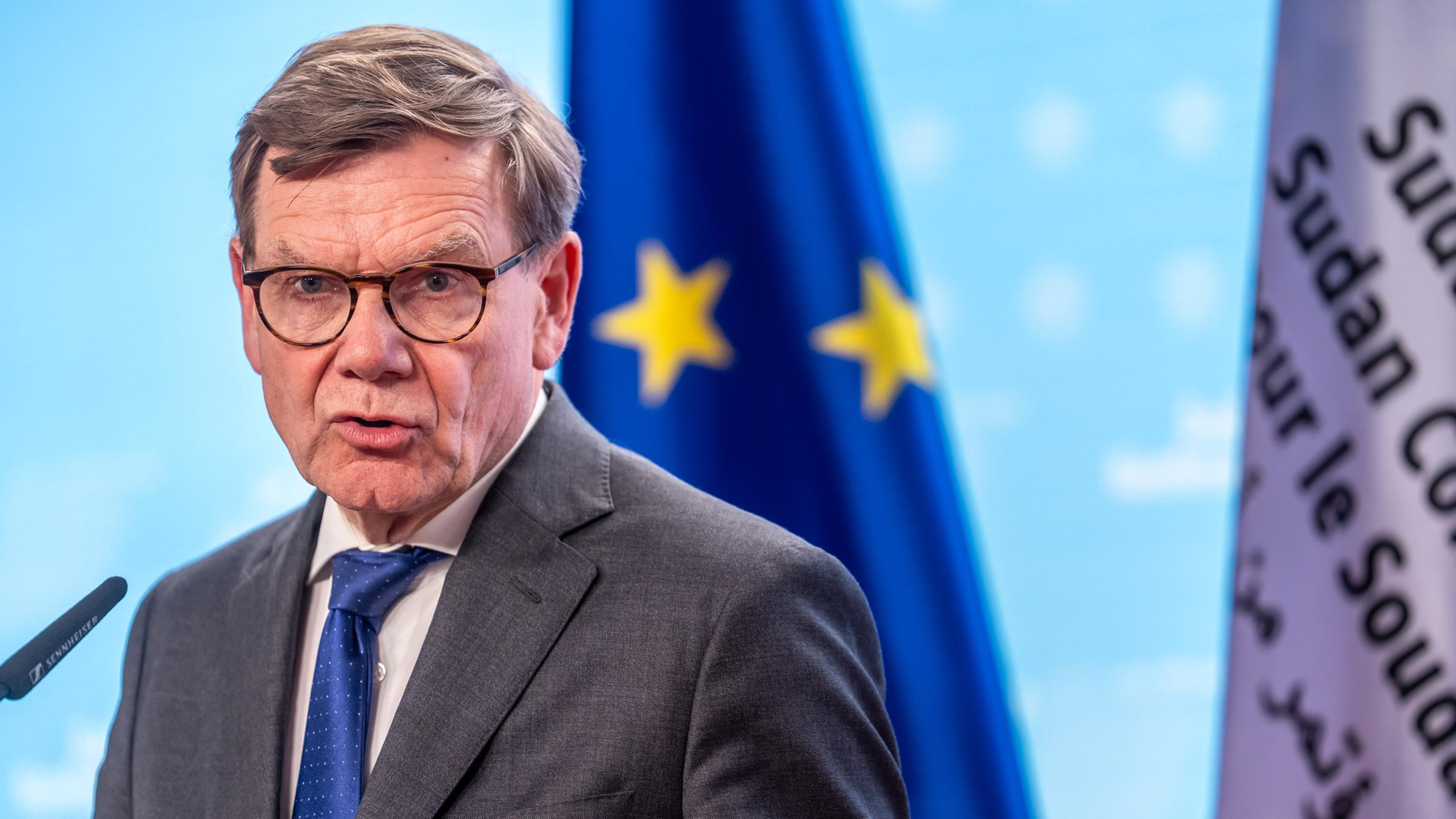  Außenminister Johann Wadephul (CDU), spricht bei der Pressekonferenz bei der Internationalen Sudan-Konferenz im Auswärtigen Amt am 15.04.2026.