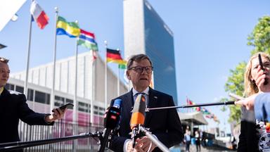 Außenminister Johann Wadephul (CDU) nimmt an einem Pressestatement vor dem Besuch bei den Vereinten Nationen (UN) teil